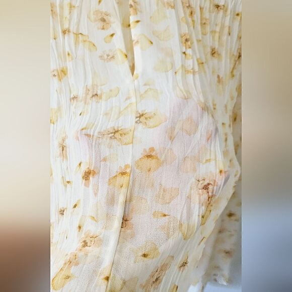 Vince Pressed Petal Blouse Yellow Floral Pleated Crinkle Semi Sheer Top Size M - Picture 8 of 8